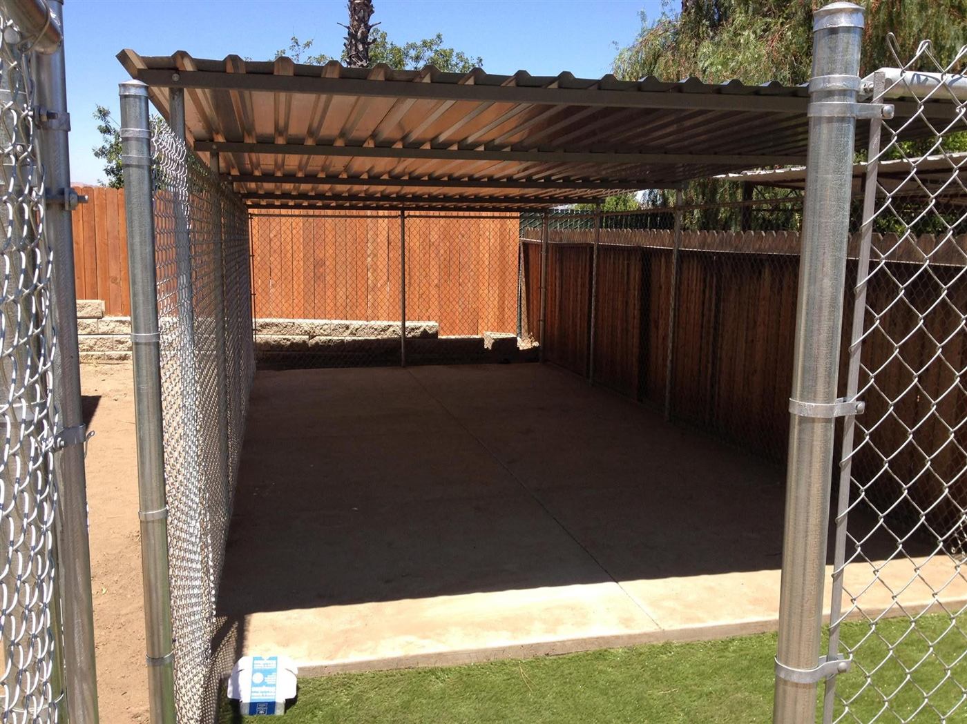 Galvanized chain link dog run enclosure